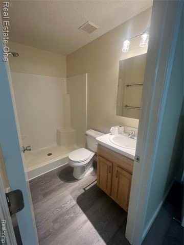15815 Lakeside Dr #7 - Photo 7 of 21