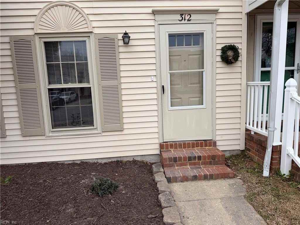 312 Gambrill Ct - Photo 4 of 50