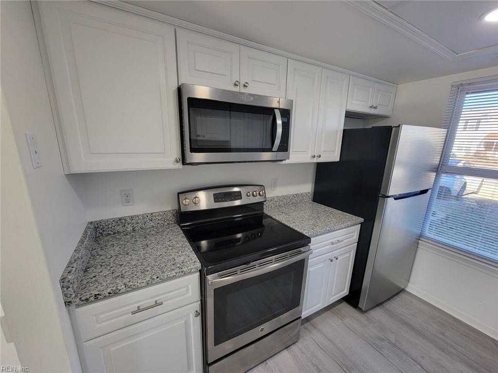 1550 Fairfax Dr - Photo 3 of 11