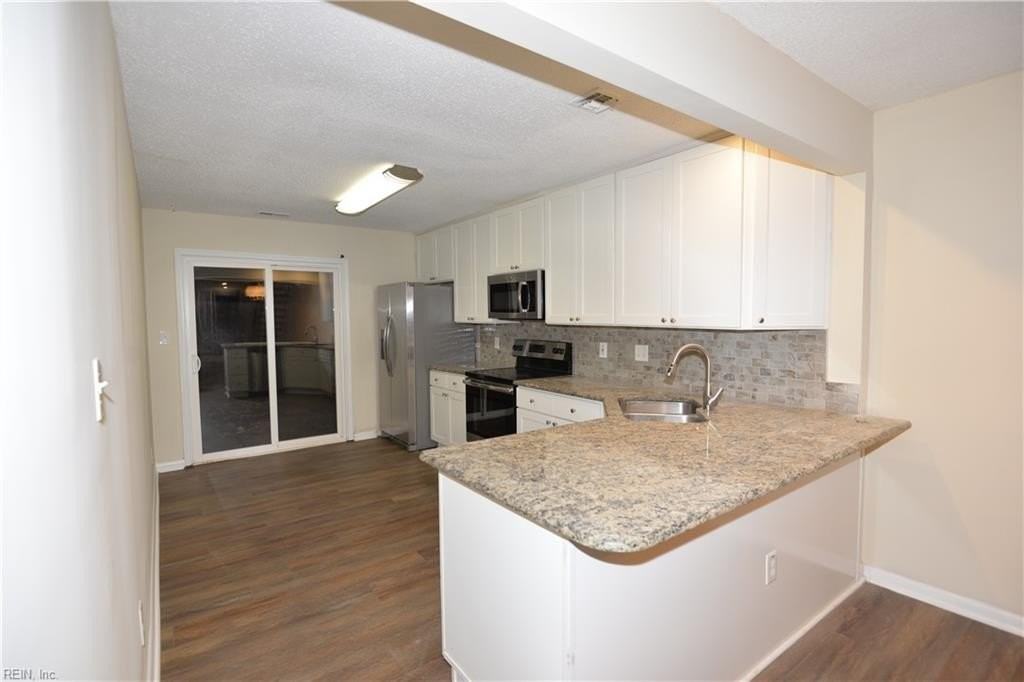 4420 Silverleaf Dr - Photo 3 of 22