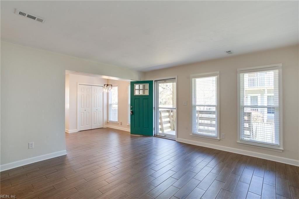 3746 Pendleton Ave - Photo 3 of 24