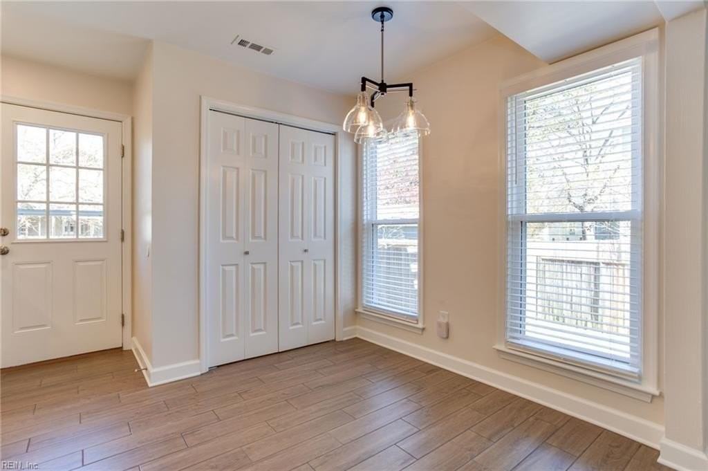 3746 Pendleton Ave - Photo 7 of 24