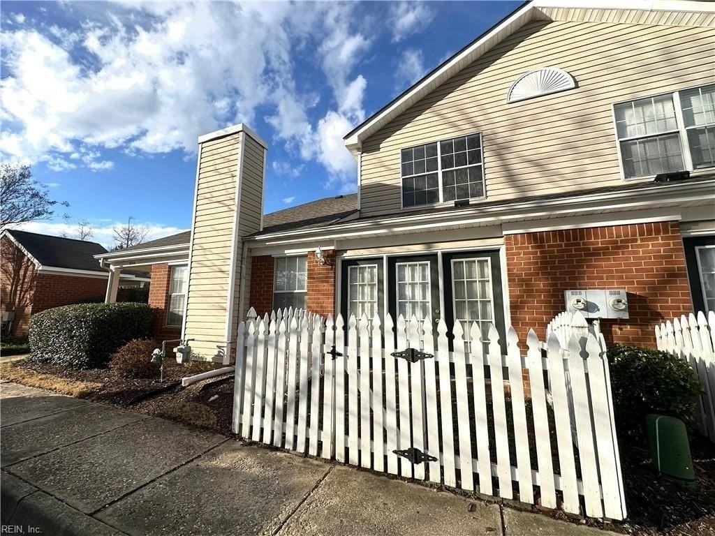 804 Westgate Cir - Photo 2 of 21