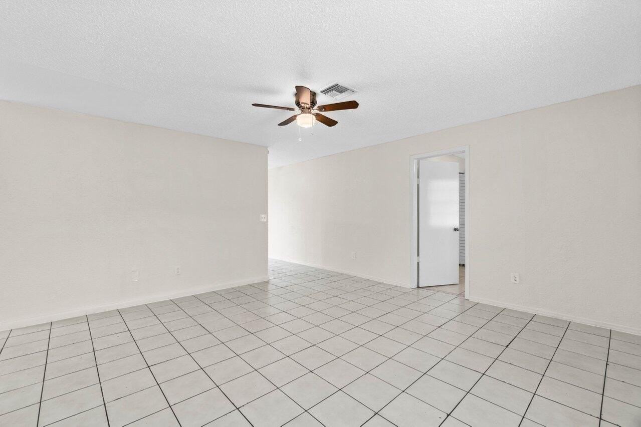 4915 Gulfstream Rd - Photo 7 of 20