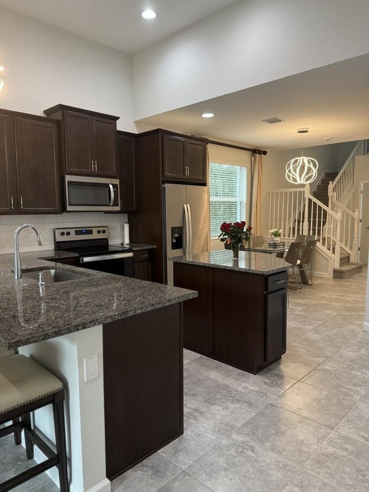 16401 Millenium Ct - Photo 7 of 23