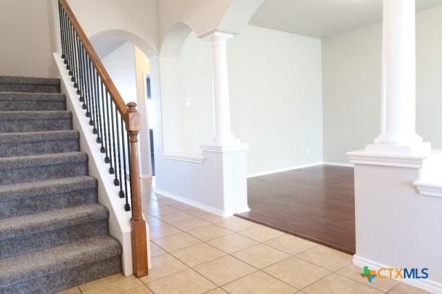 9904 Maplewood Ct - Photo 2 of 31