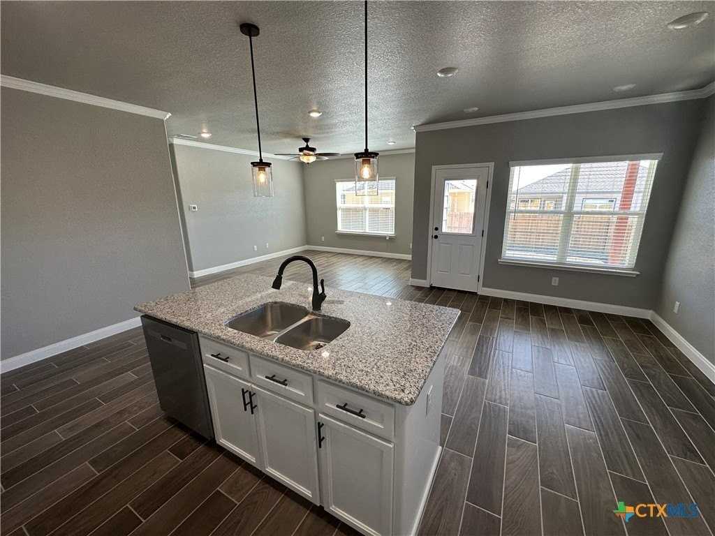 1423 Curlew Ln - Photo 4 of 16