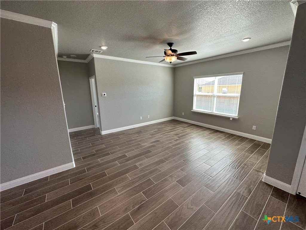 1423 Curlew Ln - Photo 6 of 16