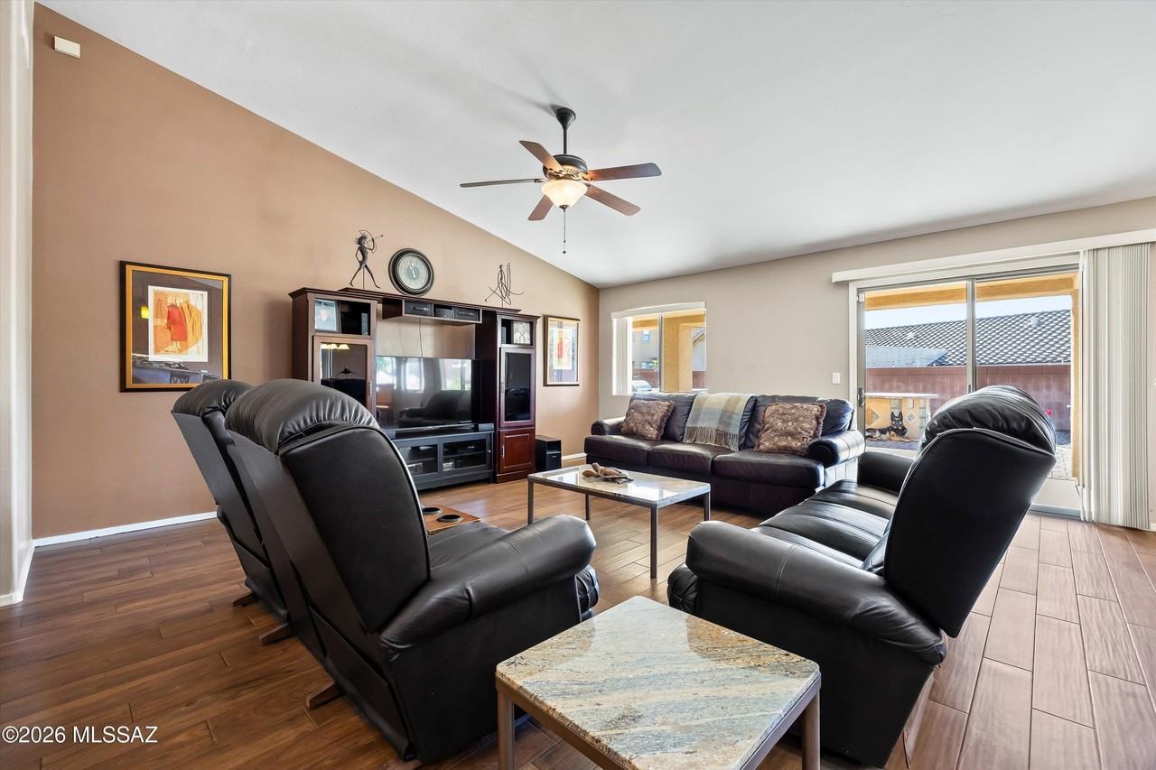 9305 S Wrens Roost Ct - Photo 4 of 43