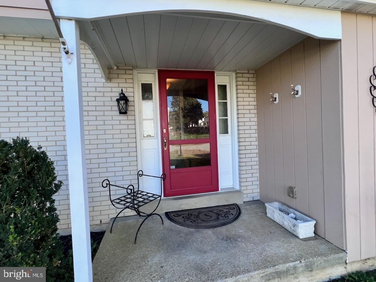 918 Rockwell Rd - Photo 3 of 50