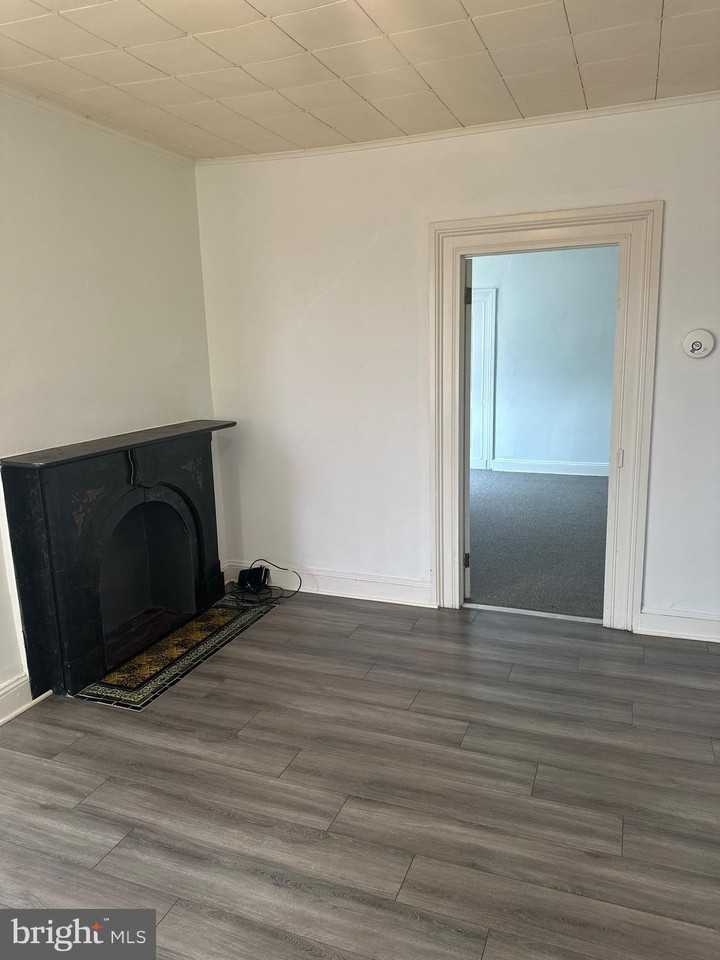 2202 N Charles St #3F - Photo 6 of 10