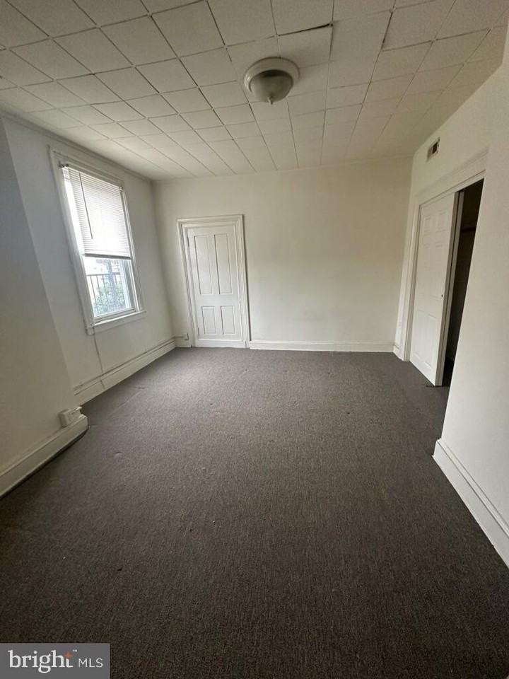 2202 N Charles St #3F - Photo 7 of 10