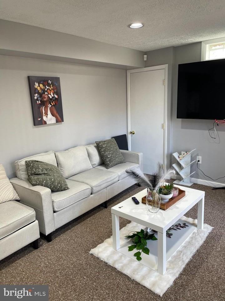 1202 Rosemere Ave - Photo 2 of 20