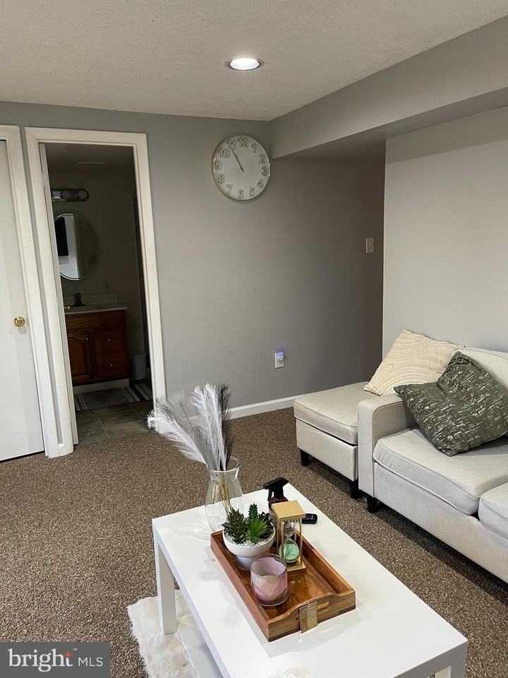 1202 Rosemere Ave - Photo 4 of 20