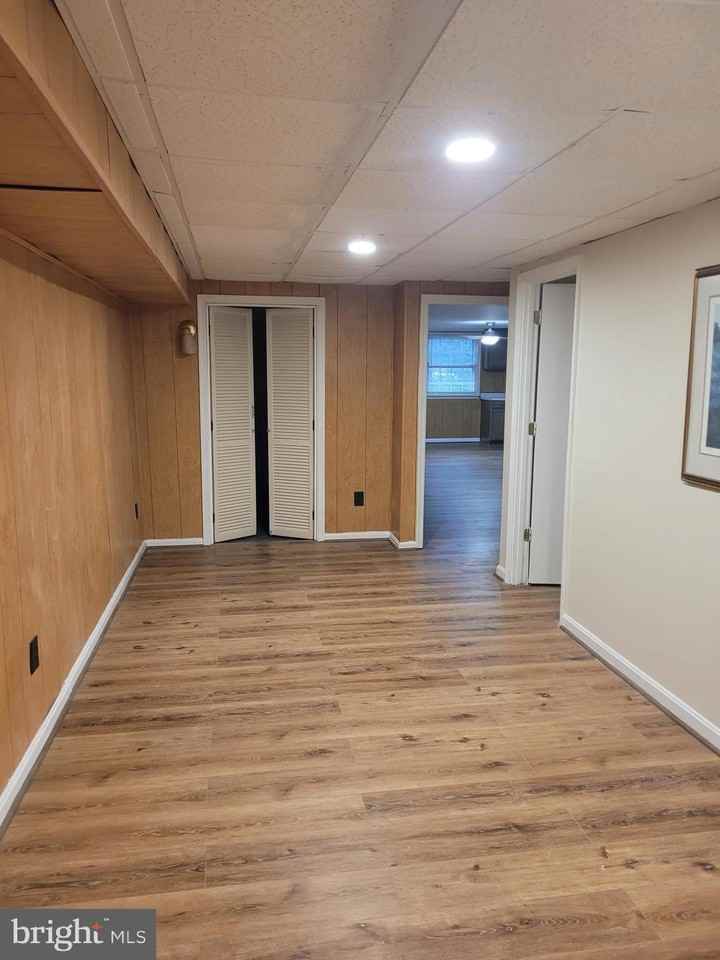 10903 Exeter Ct - Photo 2 of 17