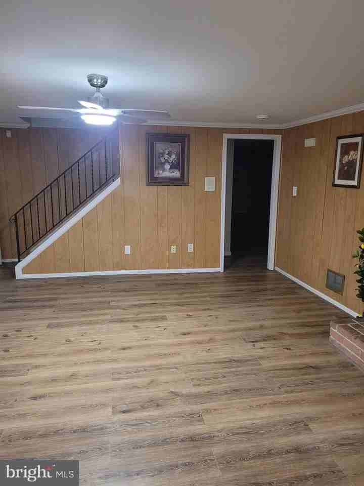 10903 Exeter Ct - Photo 3 of 17