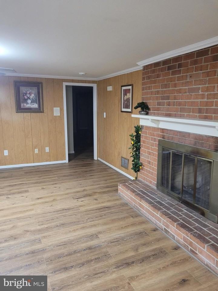 10903 Exeter Ct - Photo 4 of 17