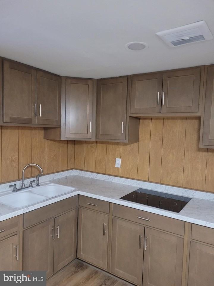 10903 Exeter Ct - Photo 5 of 17