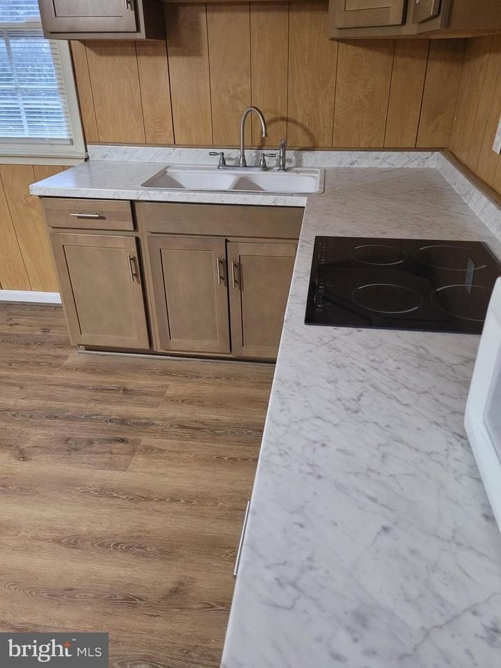 10903 Exeter Ct - Photo 6 of 17