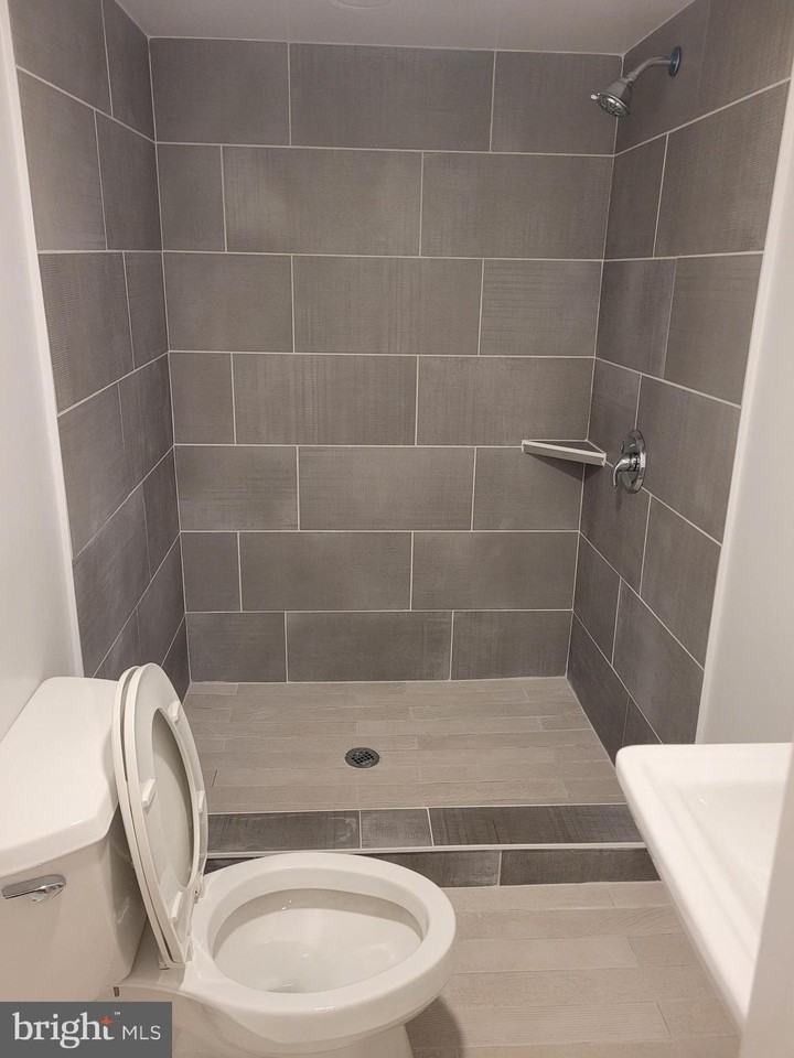 10903 Exeter Ct - Photo 7 of 17