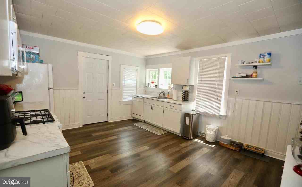 116 Ellis St - Photo 6 of 10