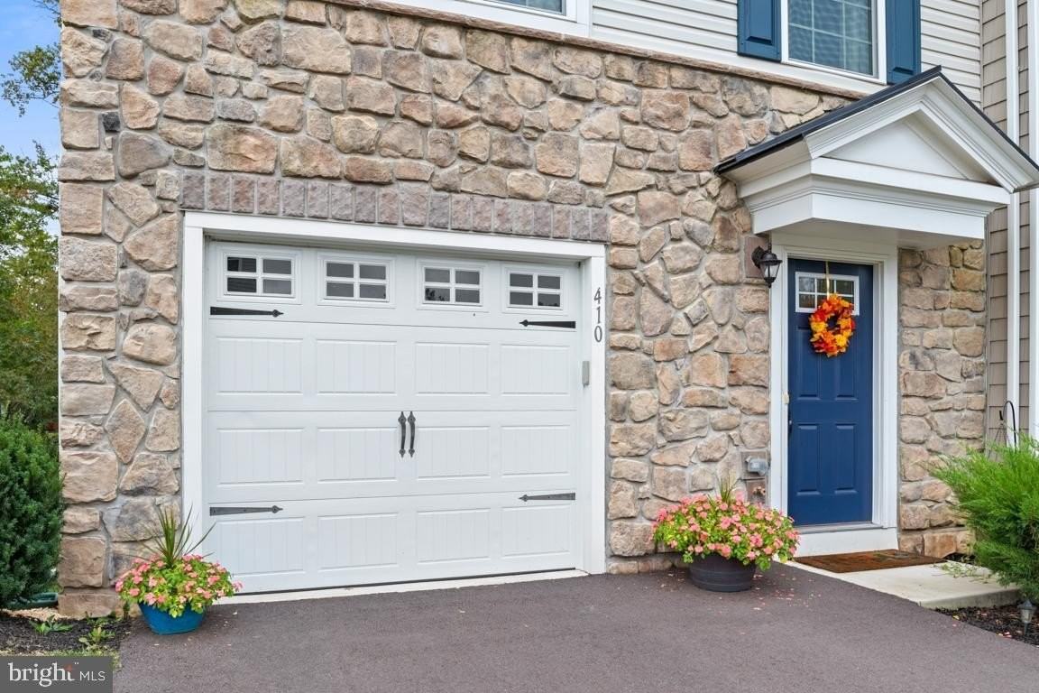 410 Arbor Blvd - Photo 2 of 33