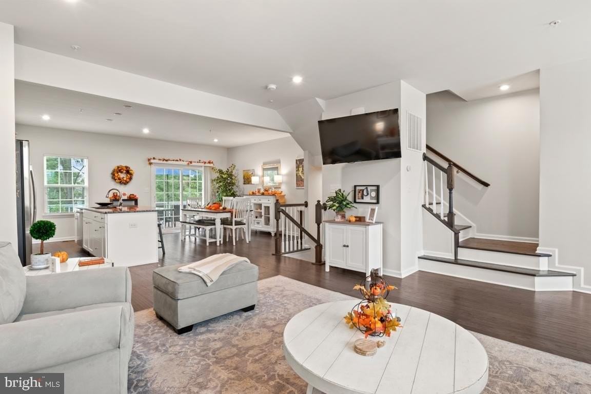 410 Arbor Blvd - Photo 7 of 33