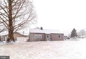 featured image of 438 Andover Rd