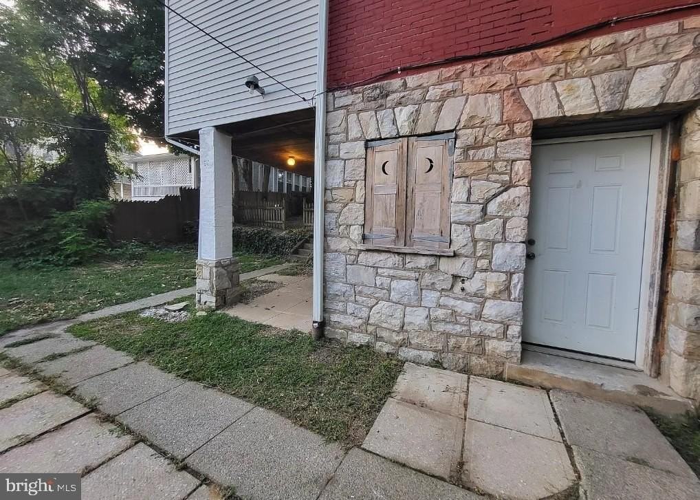 558 E Lincoln Hwy - Photo 7 of 8