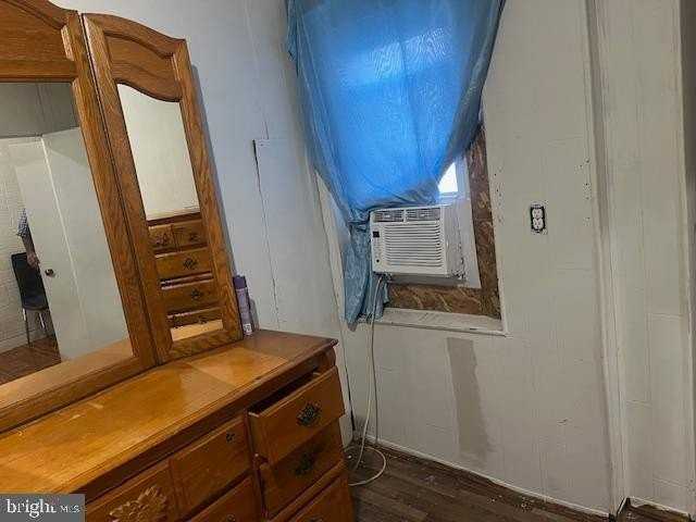 5005 Jackson St - Photo 7 of 11