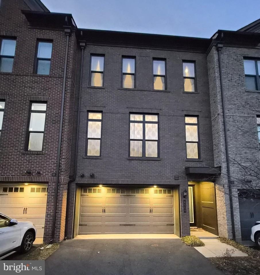 4548 Plateau Dr - Photo 2 of 33