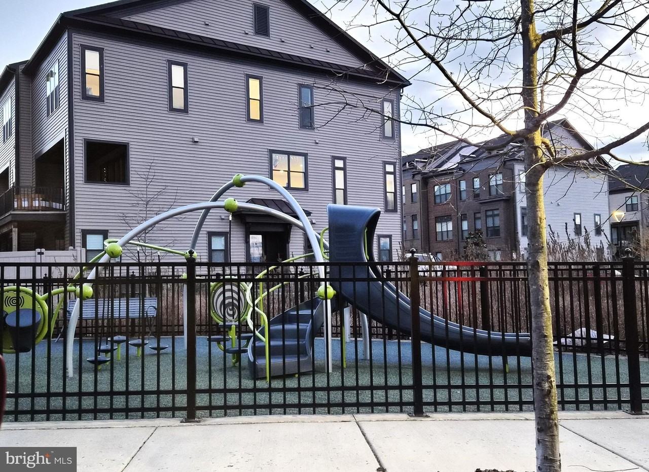 4548 Plateau Dr - Photo 7 of 33