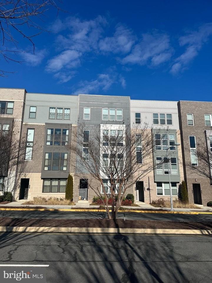 13338 Arrowbrook Centre Dr Unit 110 #110 - Photo 2 of 27