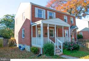 featured image of 2211 Arlington Ter