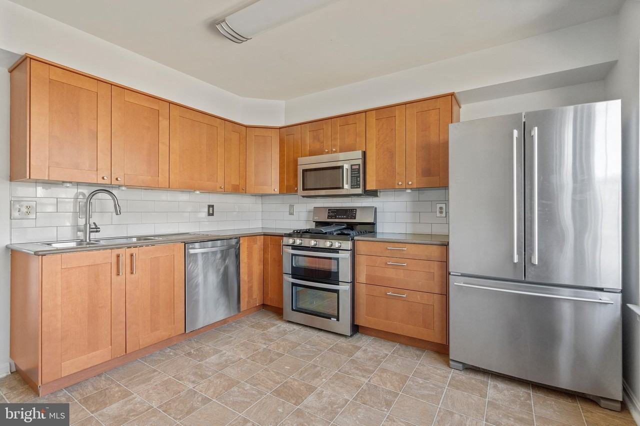 7813 Flager Cir - Photo 5 of 34