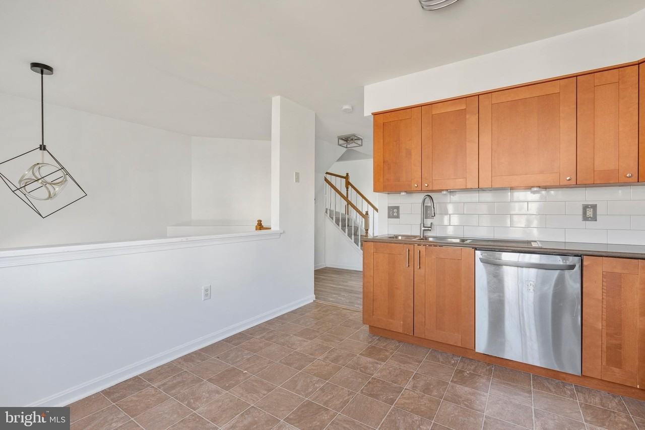 7813 Flager Cir - Photo 6 of 34