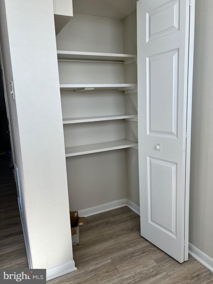 1145 James Madison Cir - Photo 6 of 32