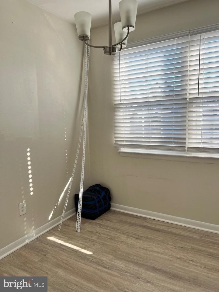 1145 James Madison Cir - Photo 7 of 32