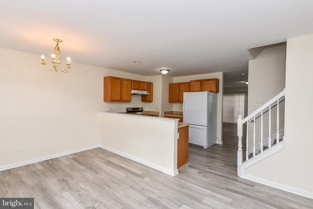 24 Sanford Dr - Photo 4 of 22