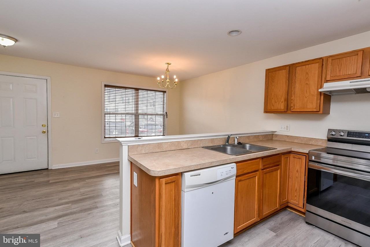 24 Sanford Dr - Photo 7 of 22