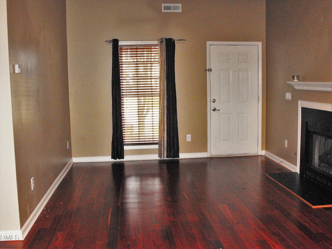 5501 Sorrell Crossing Dr - Photo 4 of 10