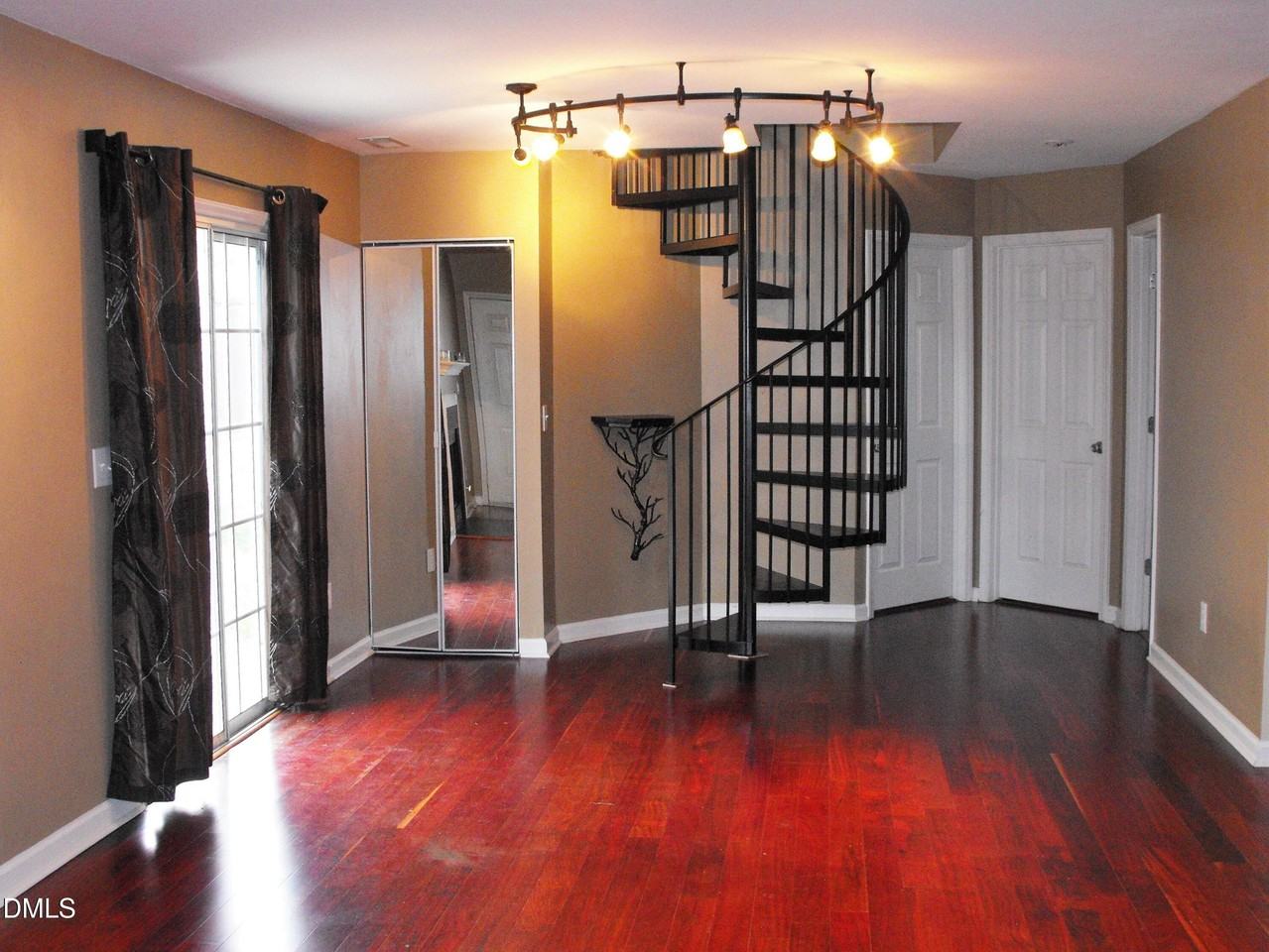 5501 Sorrell Crossing Dr - Photo 5 of 10