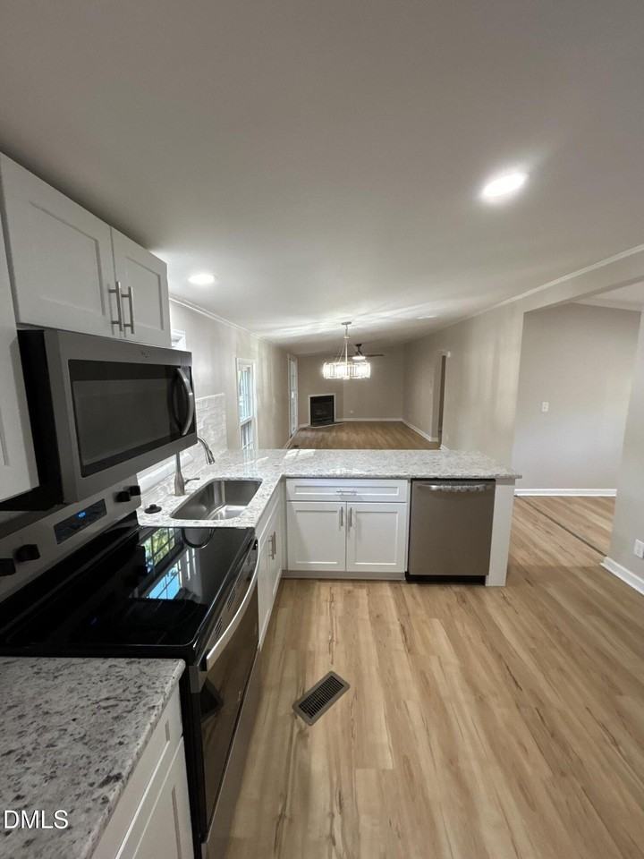 223 7th St - Photo 2 of 9