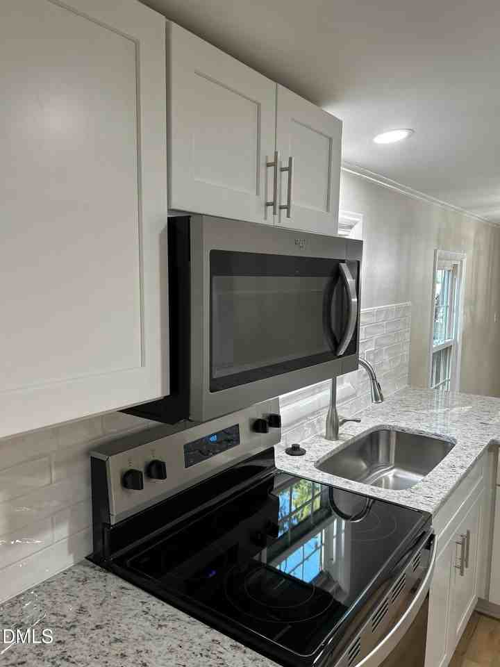 223 7th St - Photo 4 of 9