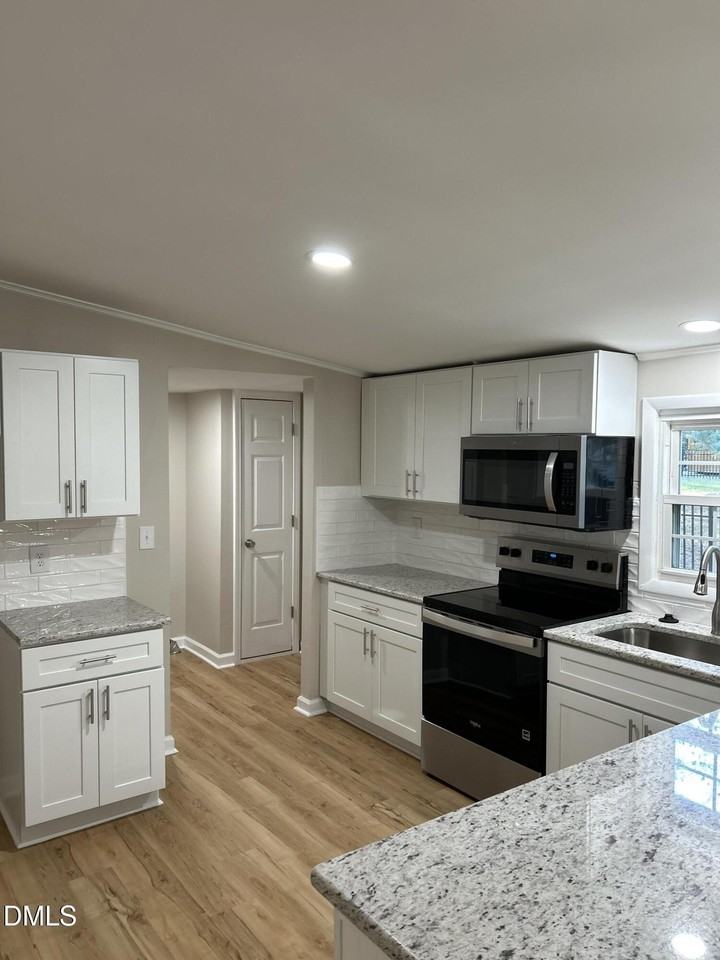 223 7th St - Photo 5 of 9