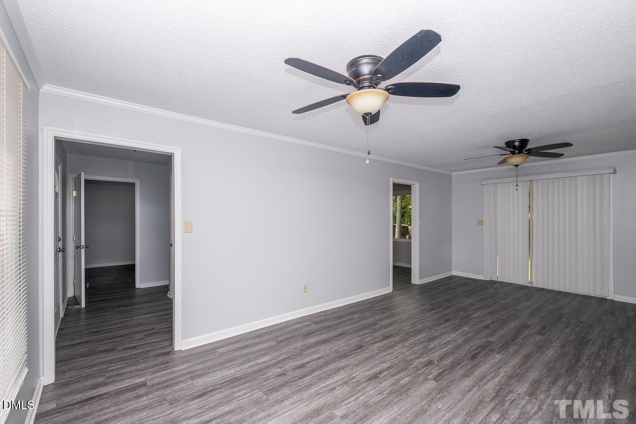 3913 Falmouth Dr - Photo 4 of 17