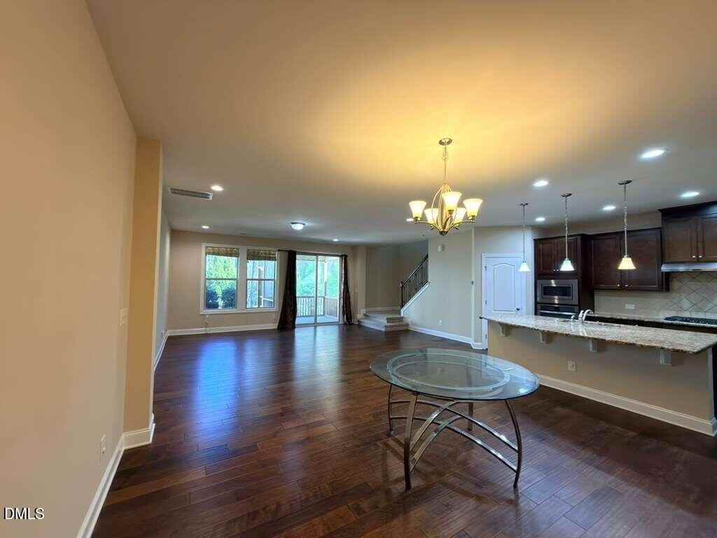 305 Alamosa Pl - Photo 4 of 36