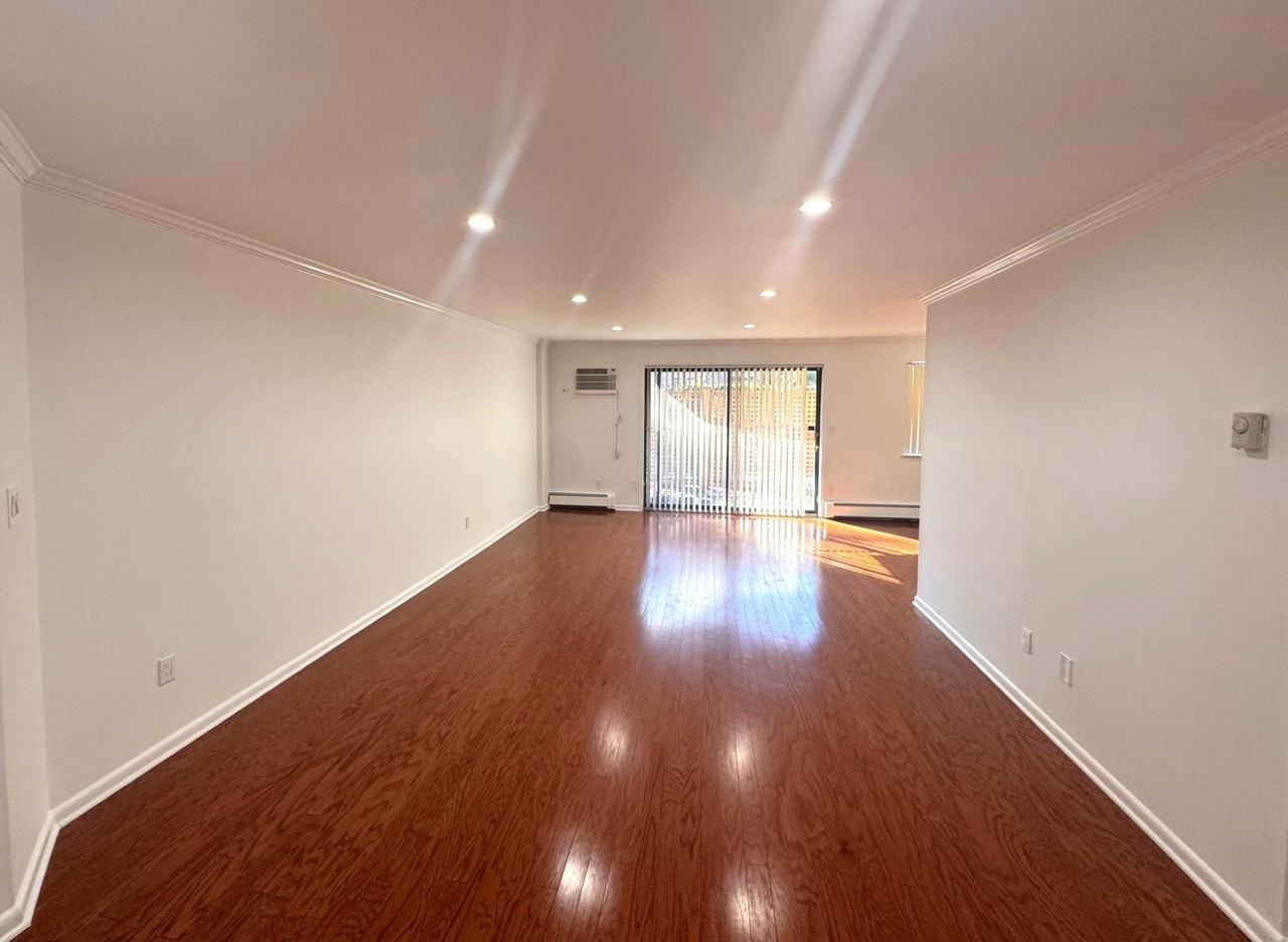 500 Central Park Ave - Photo 3 of 24