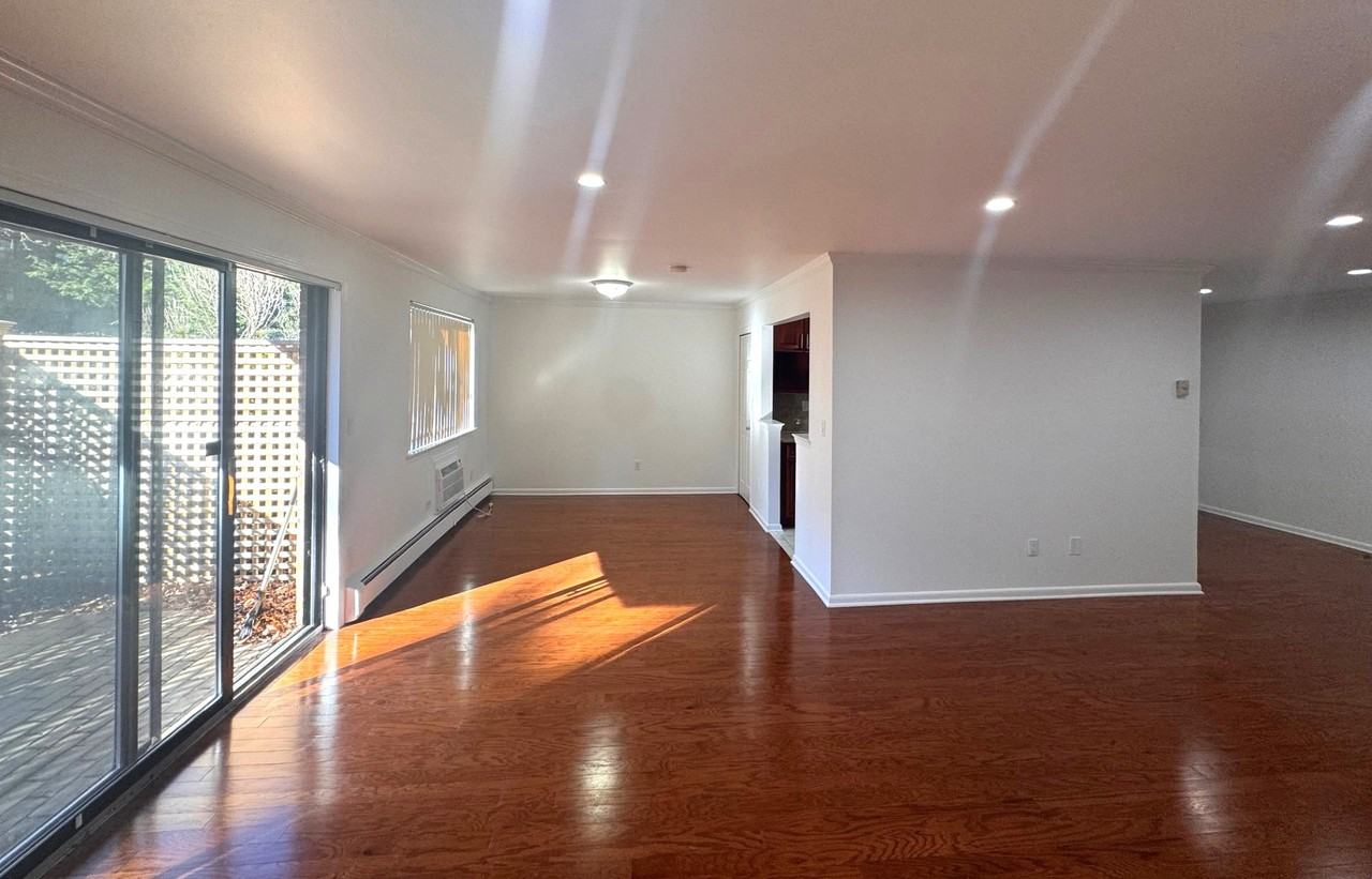 500 Central Park Ave - Photo 4 of 24