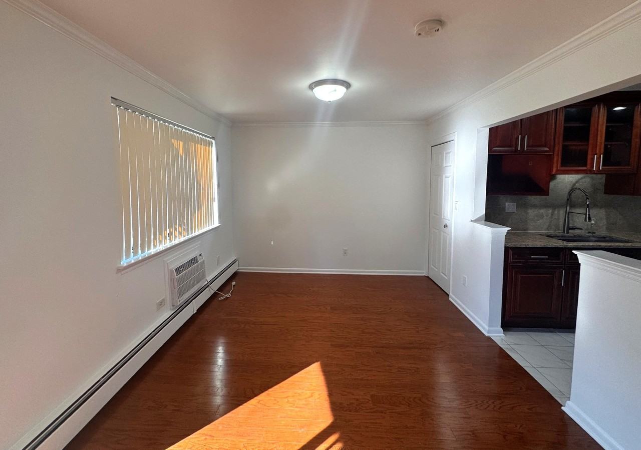 500 Central Park Ave - Photo 6 of 24